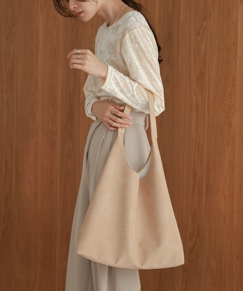 Bab（バブ）の「シャイニートライアングルBAG（トートバッグ・レディース・ベージュ/ブラック/シルバー・ONESIZE）」の13枚目の写真