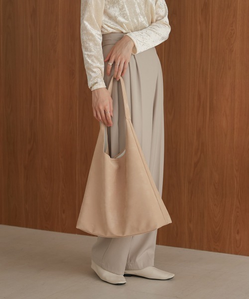 Bab（バブ）の「シャイニートライアングルBAG（トートバッグ・レディース・ベージュ/ブラック/シルバー・ONESIZE）」の14枚目の写真