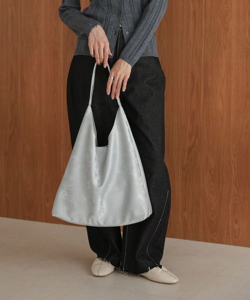 Bab（バブ）の「シャイニートライアングルBAG（トートバッグ・レディース・ベージュ/ブラック/シルバー・ONESIZE）」の17枚目の写真