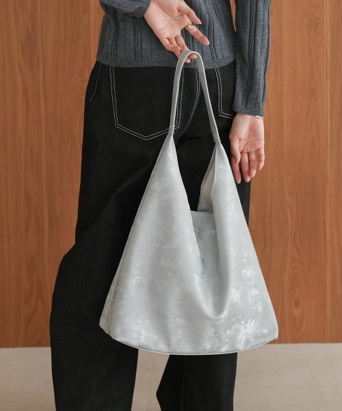 Bab（バブ）の「シャイニートライアングルBAG（トートバッグ・レディース・ベージュ/ブラック/シルバー・ONESIZE）」の19枚目の写真