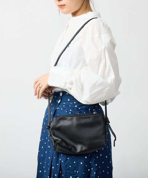 salle de bal（サルデバル）の「エコレザー ミニ ショルダーバッグ SDI 622 08812347（ショルダーバッグ・レディース・グレイッシュベージュ/グレー/ラベンダー/シルバー/ブラック・FREE）」の22枚目の写真