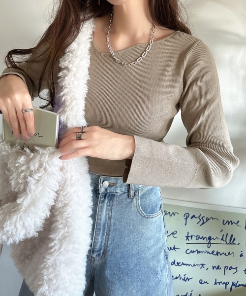 セール】新しい私を引き出す。アシンメトリーラインネック袖フレア