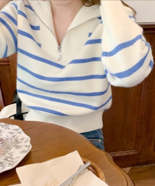 by LEGNA(バイレグナ)の「フロントのジッパーデザインがアクセント。ボーダー柄セーラーカラーニット(ニット/セーター・レディース・ホワイト×ブラック/ホワイト×レッド/ホワイト×ブルー/ネイビー×ホワイト・FREE)」の7枚目の写真