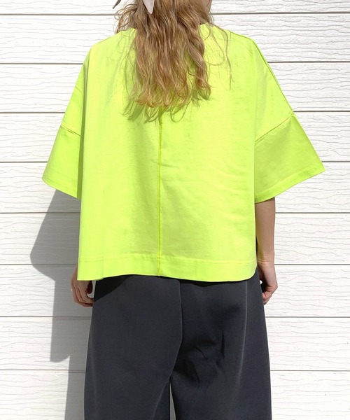 Q(キュー)の「ドライタッチコットンT(Tシャツ/カットソー・レディース・ライム/ホワイト/チャコールグレー・MEDIUM)」の9枚目の写真