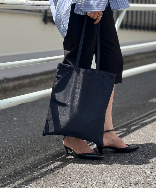 NOLLEY’S（ノーリーズ）の「キララメバッグ（トートバッグ・レディース・ゴールド/チャコールグレー/ブラック/ネイビー/グレイッシュベージュ/シルバー・FREE）」の13枚目の写真