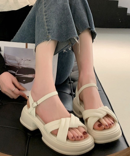 SallyLunn(サリーラン)の「ダッドシューズサンダル(サンダル・レディース・ブラック/アイボリー・22.5cm/23cm/23.5cm)」の6枚目の写真