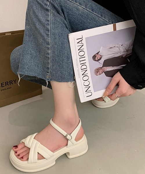 SallyLunn(サリーラン)の「ダッドシューズサンダル(サンダル・レディース・ブラック/アイボリー・22.5cm/23cm/23.5cm)」の7枚目の写真