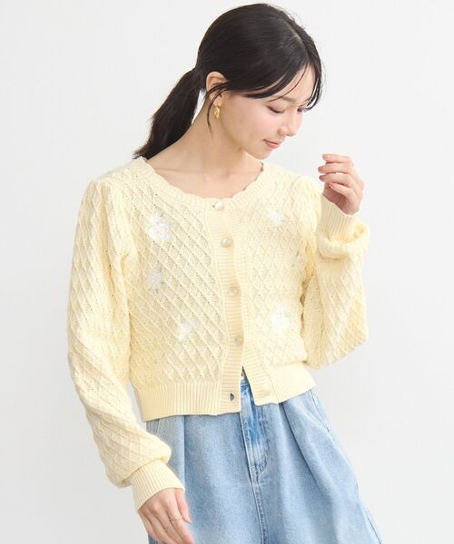 earth music&ecology（アースミュージックアンドエコロジー）の「フラワー刺繍カーディガン（カーディガン/ボレロ・レディース・イエロー/アイボリー/サックスブルー・FREE）」の5枚目の写真
