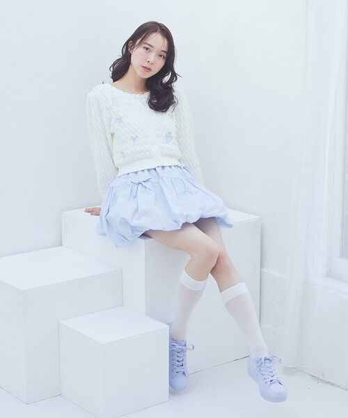 earth music&ecology（アースミュージックアンドエコロジー）の「フラワー刺繍カーディガン（カーディガン/ボレロ・レディース・イエロー/アイボリー/サックスブルー・FREE）」の8枚目の写真