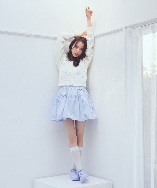 earth music&ecology（アースミュージックアンドエコロジー）の「フラワー刺繍カーディガン（カーディガン/ボレロ・レディース・イエロー/アイボリー/サックスブルー・FREE）」の9枚目の写真