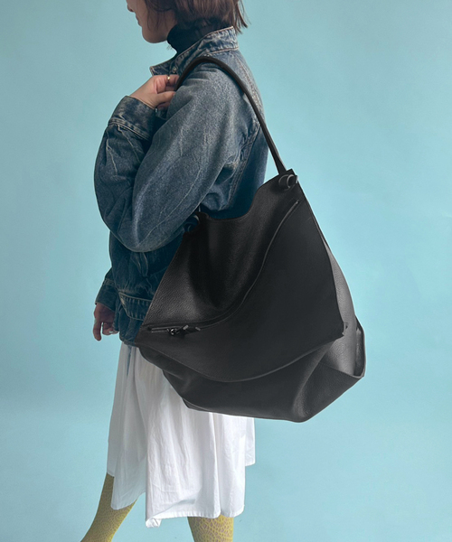 ITTI(イッチ)の「【ITTI/イッチ】HERRIE BOX ONE HANDLE BAG(ショルダーバッグ・レディース・ブラック・FREE)」の4枚目の写真
