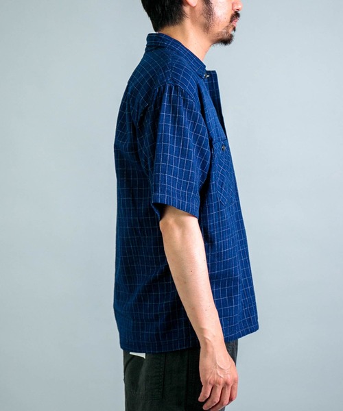 OMNIGOD（オムニゴッド）の「[OMNIGOD mens / オムニゴッド] インディゴ2重織チェック ショートスリーブボックスシャツ（シャツ/ブラウス・メンズ・インディゴブルー・2/3）」の7枚目の写真