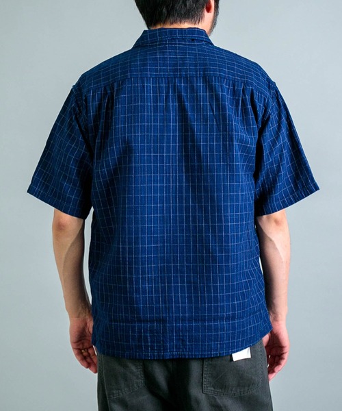 OMNIGOD（オムニゴッド）の「[OMNIGOD mens / オムニゴッド] インディゴ2重織チェック ショートスリーブボックスシャツ（シャツ/ブラウス・メンズ・インディゴブルー・2/3）」の8枚目の写真