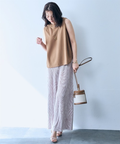 SMILE LAND（スマイルランド）の「プリーツ風プリントワイドストレートパンツ＜大きいサイズ有＞【OtonaSMILE】（その他パンツ・レディース・ベージュ系・5L/4L/3L/LL/M）」の2枚目の写真