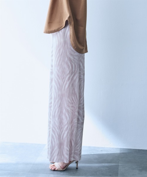 SMILE LAND（スマイルランド）の「プリーツ風プリントワイドストレートパンツ＜大きいサイズ有＞【OtonaSMILE】（その他パンツ・レディース・ベージュ系・5L/4L/3L/LL/M）」の7枚目の写真