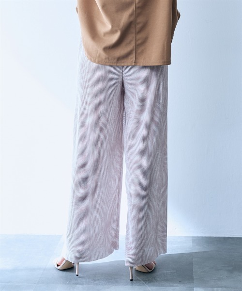 SMILE LAND（スマイルランド）の「プリーツ風プリントワイドストレートパンツ＜大きいサイズ有＞【OtonaSMILE】（その他パンツ・レディース・ベージュ系・5L/4L/3L/LL/M）」の4枚目の写真