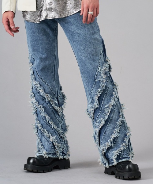 REGIEVO(レジエボ)の「フリンジフレアデニムパンツ(デニムパンツ・メンズ・ブラック/インディゴブルー・LARGE/MEDIUM)」の1枚目の写真