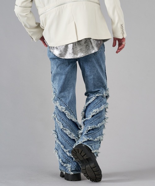 REGIEVO(レジエボ)の「フリンジフレアデニムパンツ(デニムパンツ・メンズ・ブラック/インディゴブルー・LARGE/MEDIUM)」の5枚目の写真