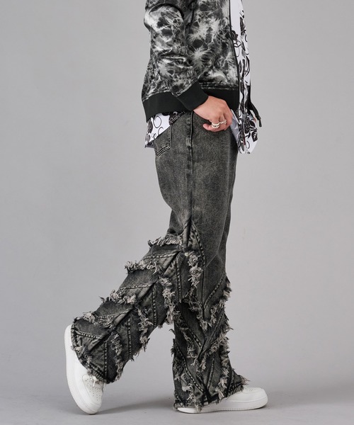 REGIEVO(レジエボ)の「フリンジフレアデニムパンツ(デニムパンツ・メンズ・ブラック/インディゴブルー・LARGE/MEDIUM)」の7枚目の写真