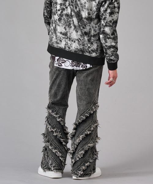 REGIEVO(レジエボ)の「フリンジフレアデニムパンツ(デニムパンツ・メンズ・ブラック/インディゴブルー・LARGE/MEDIUM)」の8枚目の写真