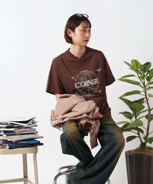 FFEIN（フェイン）の「【FFEIN（フェイン）】サークルアート線画プリントTシャツツ/ Tシャツ クルーネック 半袖 プリント サークルロゴ（Tシャツ/カットソー・メンズ・ブラック/ホワイト/ブラウン/イエロー/ネイビー/アッシュグレー/ライトブルー・SMALL/MEDIUM/LARGE）」の8枚目の写真