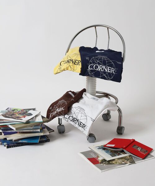 FFEIN(フェイン)の「【FFEIN(フェイン)】サークルアート線画プリントTシャツ / 男女兼用 レギュラーサイズ ワンポイント シンプル アートT(Tシャツ/カットソー・メンズ・ブラック/ホワイト/ブラウン/イエロー/ネイビー・SMALL/MEDIUM/LARGE)」の6枚目の写真