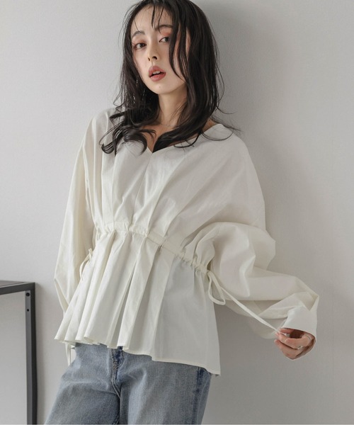 AMELY（エミリー）の「ドロストリボン プリーツヘムブラウス（シャツ/ブラウス・レディース・ブラック/ホワイト・フリー）」の2枚目の写真
