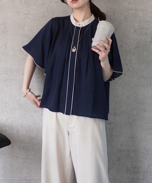 SELECT LEVERY(セレクトリベリー)の「配色バンドカラーシフォンブラウス(シャツ/ブラウス・レディース・ピンクベージュ/オフホワイト/ネイビー/ライトベージュ・MEDIUM)」の3枚目の写真