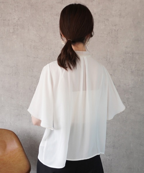 SELECT LEVERY(セレクトリベリー)の「配色バンドカラーシフォンブラウス(シャツ/ブラウス・レディース・ピンクベージュ/オフホワイト/ネイビー/ライトベージュ・MEDIUM)」の5枚目の写真