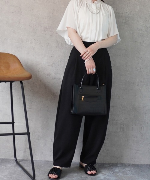SELECT LEVERY(セレクトリベリー)の「配色バンドカラーシフォンブラウス(シャツ/ブラウス・レディース・ピンクベージュ/オフホワイト/ネイビー/ライトベージュ・MEDIUM)」の8枚目の写真
