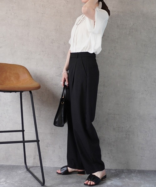 SELECT LEVERY(セレクトリベリー)の「配色バンドカラーシフォンブラウス(シャツ/ブラウス・レディース・ピンクベージュ/オフホワイト/ネイビー/ライトベージュ・MEDIUM)」の9枚目の写真