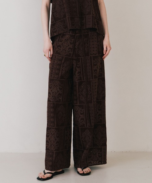 CREDONA（クレドナ）の「CUTWORK LACE PANTS/カットワークレースパンツ（その他パンツ・レディース・ホワイト/ブラウン/ネイビー・FREE）」の2枚目の写真