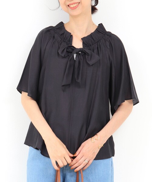 MICO COULIER(ミコクリエ)の「《セットアップ対応》シルキーローンフレアースリーブブラウス(シャツ/ブラウス・レディース・オフホワイト/ライトグリーン/チャコールグレー・38)」の2枚目の写真