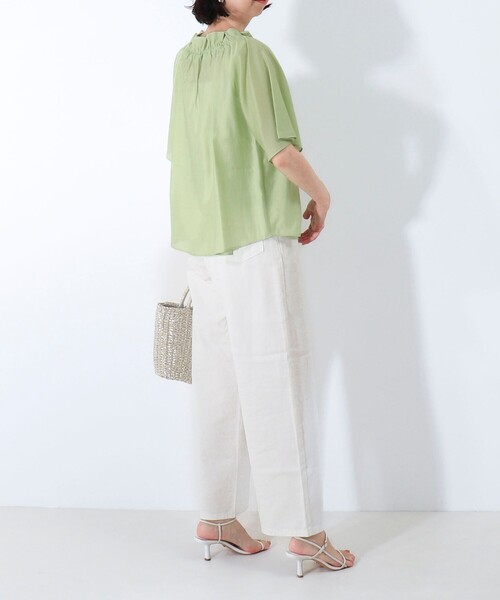 MICO COULIER(ミコクリエ)の「《セットアップ対応》シルキーローンフレアースリーブブラウス(シャツ/ブラウス・レディース・オフホワイト/ライトグリーン/チャコールグレー・38)」の13枚目の写真