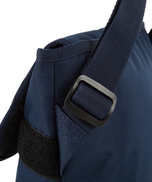 Champion(チャンピオン)の「ルイジアナ メッセンジャーバッグ 66022(メッセンジャーバッグ・キッズ・ネイビー系/ブラック×ホワイト/ベージュ系・FREE)」の7枚目の写真