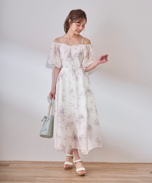 31 Sons de mode（トランテアン　ソン　ドゥ　モード）の「花柄オフショルシアーワンピース（ワンピース・レディース・オフホワイト/クリーム/サックスブルー・S/M）」の7枚目の写真