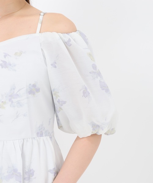 31 Sons de mode（トランテアン　ソン　ドゥ　モード）の「花柄オフショルシアーワンピース（ワンピース・レディース・オフホワイト/クリーム/サックスブルー・S/M）」の12枚目の写真