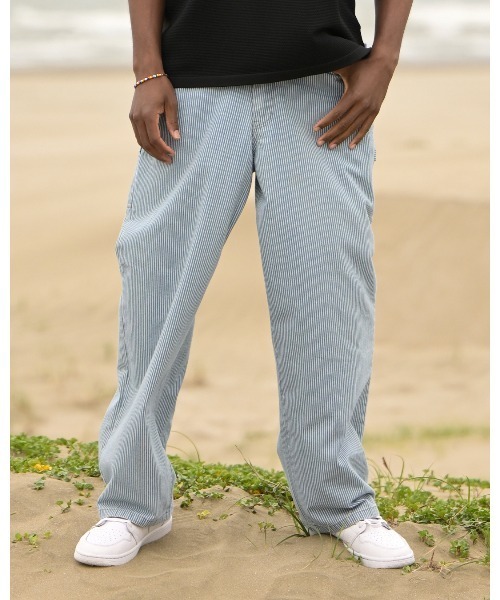 #Re:room（リルーム）の「ヒッコリーペインターワイドデニムパンツ（デニムパンツ・メンズ・ブルー/ブラック・MEDIUM/LARGE/SMALL）」の2枚目の写真