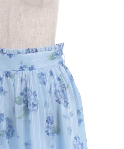アクシーズファム　アジサイ　スカート　プリント　華やか　梅雨　水色 紫陽花柄シアーストライプスカート（スカート）｜axes femme