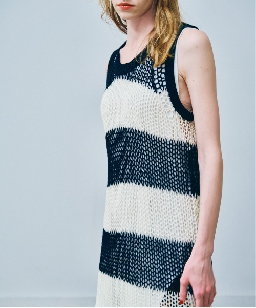 RNA（アールエヌエー）の「K2723 ワイドボーダーメッシュタンク（ニット/セーター・レディース・グリーン/ブラック×ホワイト/ブラウン・MEDIUM）」の14枚目の写真