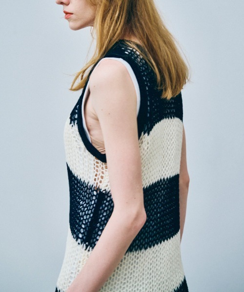 RNA（アールエヌエー）の「K2723 ワイドボーダーメッシュタンク（ニット/セーター・レディース・グリーン/ブラック×ホワイト/ブラウン・MEDIUM）」の15枚目の写真