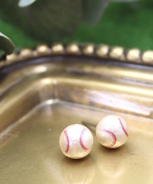 MILLION CARATS（ミリオンカラッツ）の「【luccica】-Baseball- 遊び心と上品さが絶妙ミックス！まるで本物みたいなベースボールで、カジュアルコーデも一気に旬顔にアップデートする小さな主役ピアス（ピアス（両耳用））」