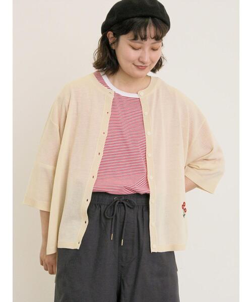 Samansa Mos2（サマンサ モスモス）の「[接触冷感]花刺繍七分袖クルーネックカーディガン（カーディガン/ボレロ・レディース・ブラック/レッド/グリーン/パープル/キナリ/イエロー・F）」の2枚目の写真