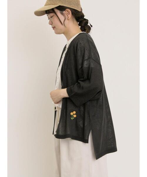 Samansa Mos2（サマンサ モスモス）の「[接触冷感]花刺繍七分袖クルーネックカーディガン（カーディガン/ボレロ・レディース・ブラック/レッド/グリーン/パープル/キナリ/イエロー・F）」の3枚目の写真