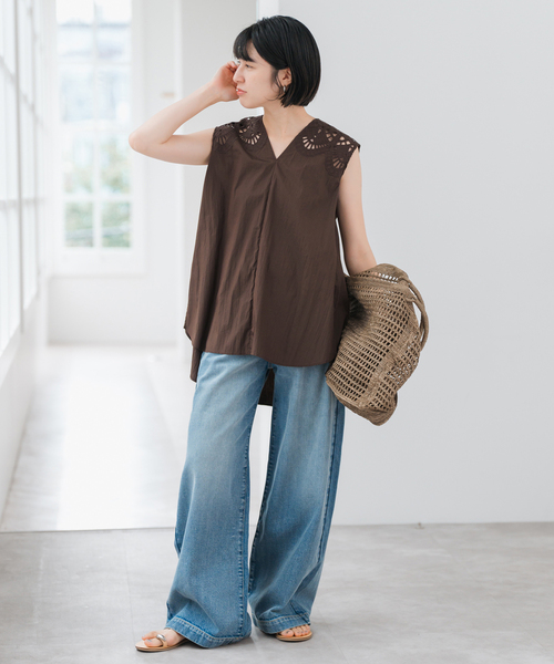Spick & Span(スピックアンドスパン)の「CO/PAカットワークシシュウノースリーブプルオーバー(シャツ/ブラウス・レディース・ブラック/ブラウン・FREE)」の4枚目の写真