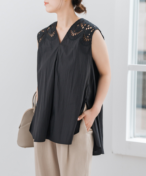 Spick & Span(スピックアンドスパン)の「CO/PAカットワークシシュウノースリーブプルオーバー(シャツ/ブラウス・レディース・ブラック/ブラウン・FREE)」の5枚目の写真