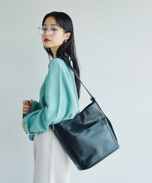 LEPSIM（レプシィム）の「ワンハンドルバケツバッグ　578467（ショルダーバッグ・レディース・ブラック/ライトブラウン/ダークグリーン・ONE SIZE）」の2枚目の写真