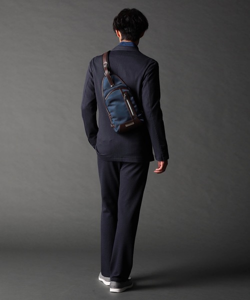 NICOLE CLUB FOR MEN（ニコルクラブフォーメン）の「ビジカジボディバッグ（ボディバッグ/ウエストポーチ・メンズ・ブラック/グレー/ネイビー・FREE）」の4枚目の写真