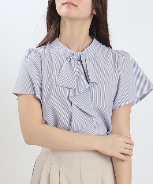 TRUDEA（トルディア）の「フリルボウタイブラウス(無地・ストライプ)（シャツ/ブラウス・レディース・ホワイト/ホワイト×ブルー/ワイン/グレイッシュブルー・MEDIUM/LARGE）」の14枚目の写真