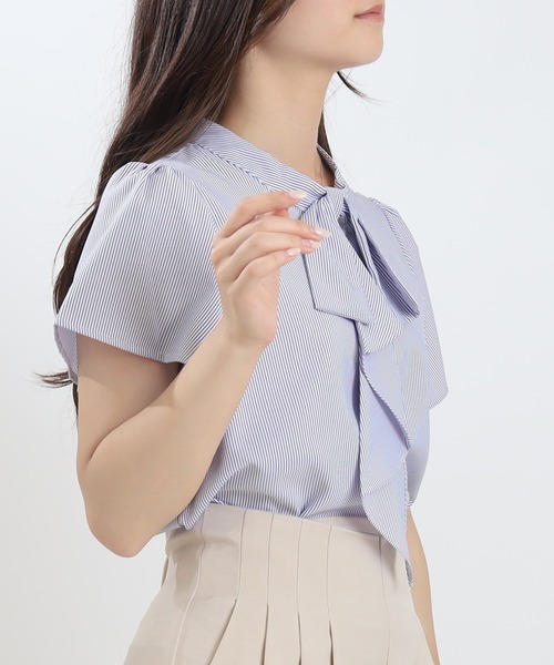 TRUDEA（トルディア）の「フリルボウタイブラウス(無地・ストライプ)（シャツ/ブラウス・レディース・ホワイト/ホワイト×ブルー/ワイン/グレイッシュブルー・MEDIUM/LARGE）」の16枚目の写真